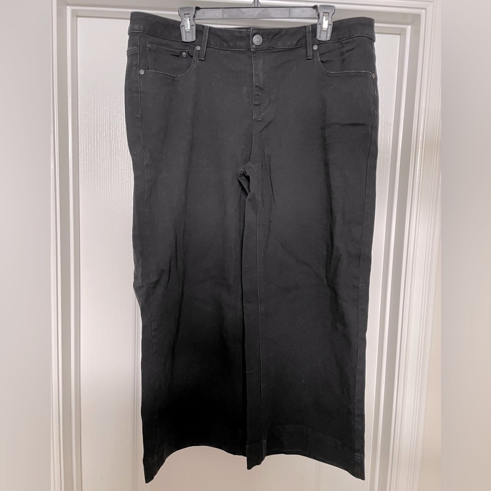 Cherry Blossom mid-rise cropped wide leg denim jeans size 18- rustic black wash